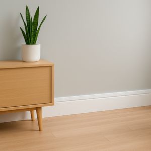 Rodapé Moderna Branco R7 Frisado Laca 150x18mm 2.4m - Ecovale
