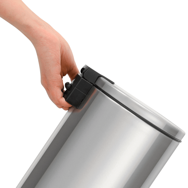 lixeira-com-pedal-loop-em-aco-inox-c-acabamento-polido-e-balde-interno-30-l-94547030-tramontina